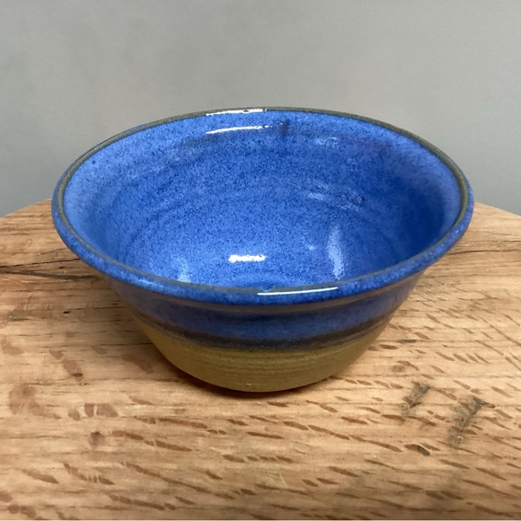 Handcrafted Ceramic Pottery Bowl by Stokes - Beautiful Blues with tan/cream base - Picture 2 of 15